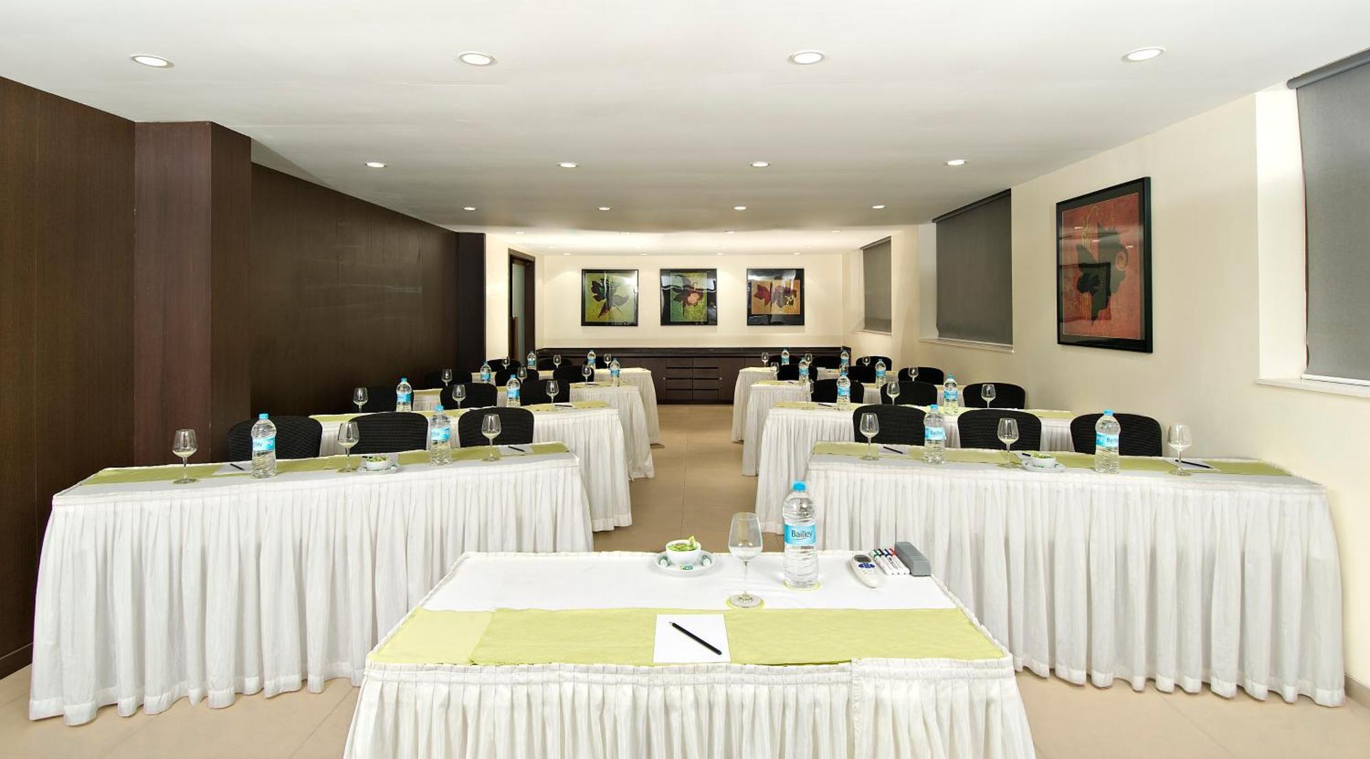 Citrus Hotel Lonavala Eksteriør billede