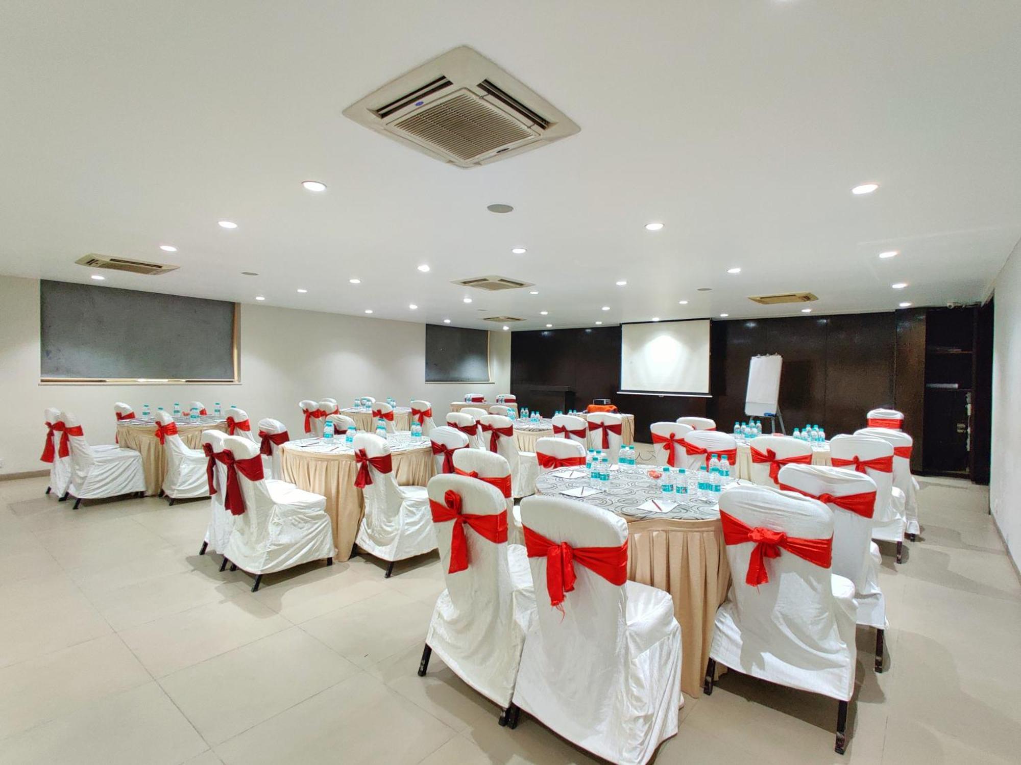 Citrus Hotel Lonavala Eksteriør billede